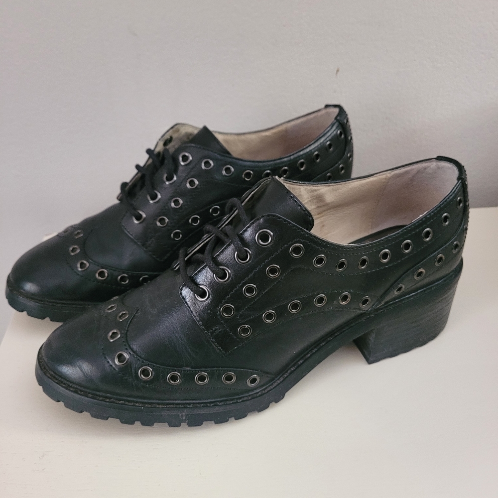 Michael kors Grommet oxfords size 8.5* - Picture 2 of 12